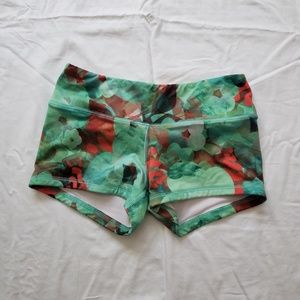 Fleo green floral shorts small
